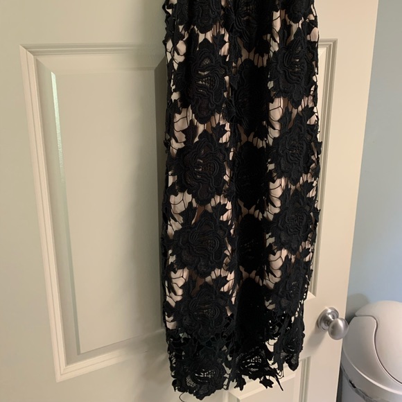 Nude and black lace overlay dress - Picture 3 of 3